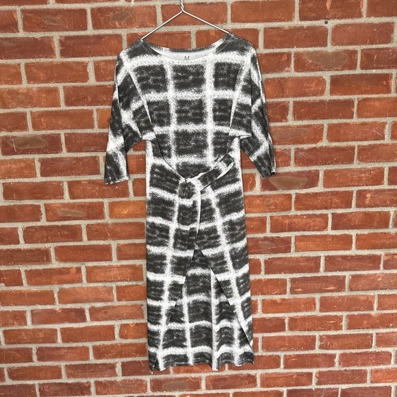 M x Matth Ildur geometric print wrap midi dress - Picture 1 of 5